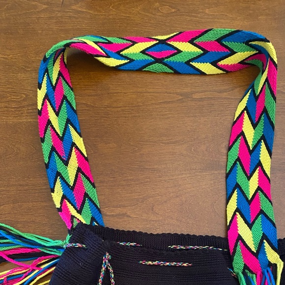 NWOT Colorful woven bag from Colombia - Picture 3 of 3